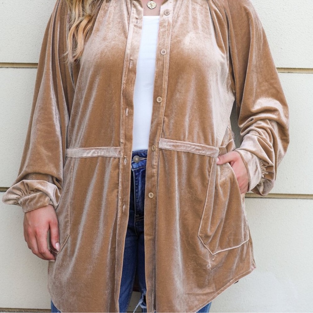 Sunset & Shores Boutique Brand Camel Velvet Button Down Tunic Length Shirt NWT - Picture 8 of 13